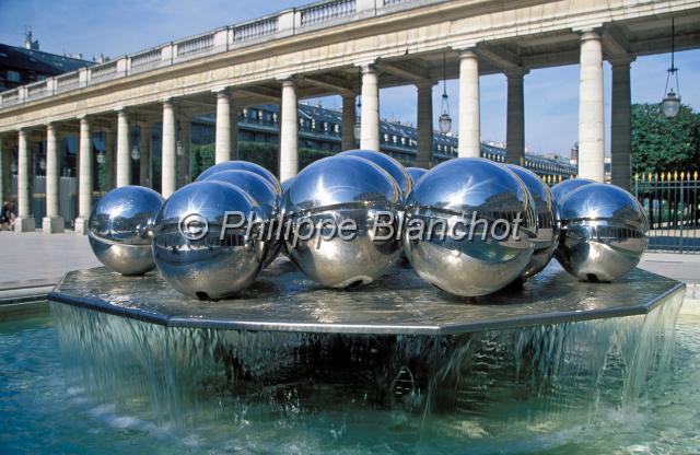 palais royal.JPG - Cour des fontainesPalais RoyalParis 1er, France